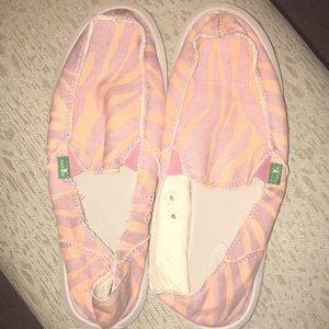 Coral color zebra sanuks